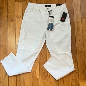NWT Royalty White Curvy Fit Ultra High Ankle Jeans